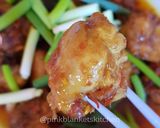 A picture of step 1 of Chicken in Red Chilli Sauce.