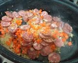 Foto del paso 2 de la receta: Potaje de garbanzos y longaniza y patatas