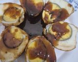 Foto langkah ke 3 dari resep Kai Look Kuey (Telur Rebus Kecap Khas Thailand).