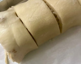 Foto del paso 8 de la receta: Rollitos de hojaldre con tres quesos y pera
