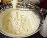A picture of step 4 of My Christmas cream cake.