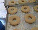 Foto langkah ke 3 dari resep Donat gula halus pelangi.