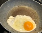 Foto langkah ke 2 dari resep Telor ceplok saus inggris ala Frielingga.