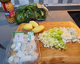 Foto del paso 1 de la receta: Potaje de garbanzos con migas de bacalao desalado