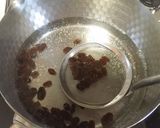 A picture of step 1 of Carrot Rape with Raisins.