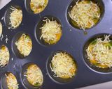 Foto langkah ke 2 dari resep Cheese Egg Muffin.