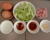 รูปขั้นตอนการทำที่ 1 ของ ผัดแตงกวาหมูสับใส่ไข่ (อาหารเด็ก)
