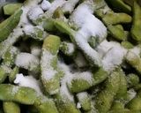 A picture of step 1 of Salted Boiled Edamame.