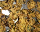 পালং পেঁয়াজ পাতার পকোড়া (palong peyaj patar pokora recipe in Bengali) রেসিপির ধাপ 4 ছবি