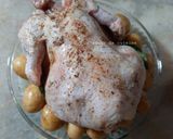 Une image de l'étape 7 de Poulet et pommes de terre fondantes rôtis aux herbes de Provence et huile d'olive 🍴.