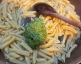 Foto del passaggio 4 della ricetta Penne al pesto di rucola e tonno