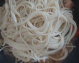 Foto langkah ke 4 dari resep Cheesy Chicken Mushrooms Spaghetti.