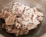 A picture of step 13 of Chilled Pork Shabu-Shabu Salad with Cucumber, Bean Sprouts, and Sesame Flavor.