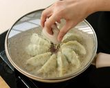 Foto langkah ke 7 dari resep Gyoza Ayam Devina Hermawan.