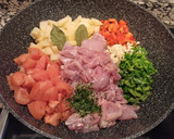 Foto del paso 1 de la receta: Fideos gordos con pollo y calamares