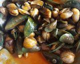 Foto langkah ke 4 dari resep Kerang saus padang.