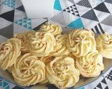 Foto langkah ke 8 dari resep Kue sagu keju.