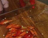 Foto langkah ke 4 dari resep Ikan asin cumi cabe hijau saos tauco asin 🥰.