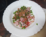 Foto del paso 1 de la receta: Bocadillo de tortilla francesa con jamón, pimiento y cebolla