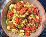 Une image de l'étape 4 de Salade de quinoa courgettes et tomates.
