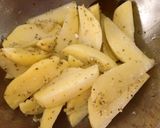 Foto langkah ke 2 dari resep Potato Wedges.