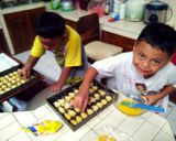 Foto langkah ke 4 dari resep Kastengel Keju Moo.