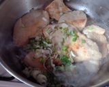 Foto del paso 6 de la receta: Pollo con crema de verdeo y papas españolas de Bigote Cocina
