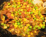 A picture of step 4 of Corn peas in palak gravy.