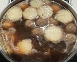 รูปขั้นตอนการทำที่ 2 ของ ก๋วยเตี๋ยวซี่โครงหมูตุ๋น ลูกชิ้น