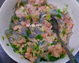 Hình bước làm 1 của món Hoành thánh tôm thịt sườn non