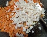 Foto langkah ke 3 dari resep Risol isi sayuran.