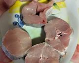 Foto del paso 1 de la receta: Merluza en salsa de almendras