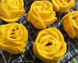 Foto langkah ke 10 dari resep Bakpao Bunga Labu Kuning Isi Cokelat.