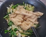 Foto langkah ke 5 dari resep PANGSIT GORENG LEK GINO KW😄.