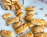 Foto langkah ke 9 dari resep Premium Kaastangel Super Cheesy Renyah.