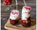 Foto langkah ke 3 dari resep Strawberry Latte.