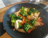 Foto del passaggio 3 della ricetta Ramen "a modo mio" con Mie-Noodles, Pollo e Verdure