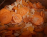 Foto del paso 3 de la receta: Pollo guisado en salsa de cebolla y cerveza