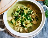 Foto del passaggio 2 della ricetta Zuppa di pollo speziata al cocco
