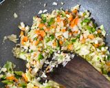 A picture of step 4 of Leftover Fride Rice 🍚.