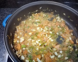 Foto del paso 3 de la receta: Merluza con marisco y langostinos en salsa