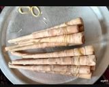 A picture of step 1 of Bamboo shoots curry.