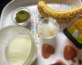 A picture of step 1 of Matcha banana honey smoothie.