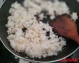 Hình bước làm 6 của món Cơm chiên chả trứng