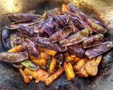 A picture of step 5 of Warm carrot, mangetout and coriander salad.