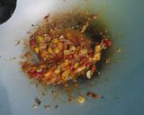 Foto langkah ke 2 dari resep Oseng Cumi Asin Pedas Cabai Merah.