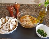 Foto del paso 1 de la receta: Filet de merluza, con guarnición de hongos a la provenzal