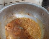 A picture of step 3 of Prawns gravy.
