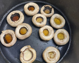 Foto del paso 3 de la receta: Champiñones rellenos de langostinos y calamares