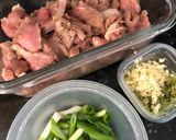 Hình bước làm 1 của món Bún bò xào giá